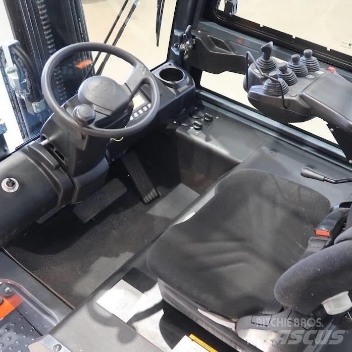 Toyota 8FBMT30 Electric forklift trucks