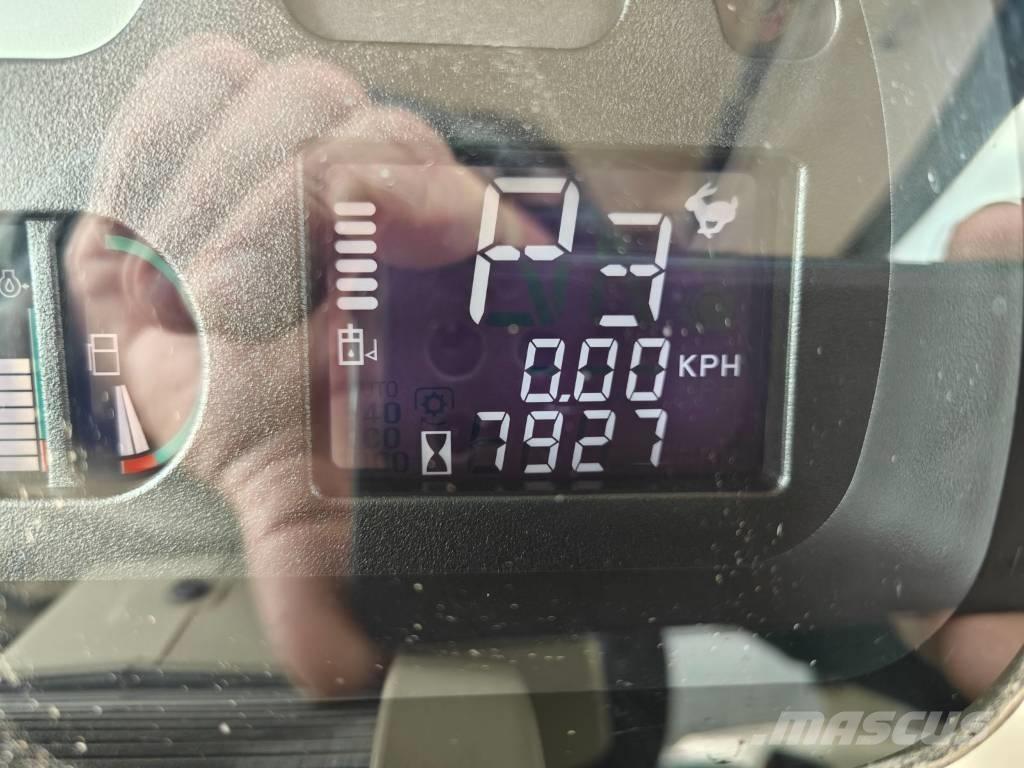 Massey Ferguson 8690 Tractors