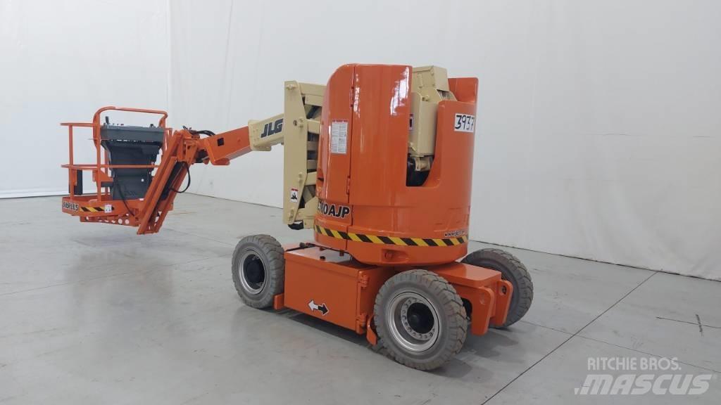 JLG E300AJP Articulated boom lifts