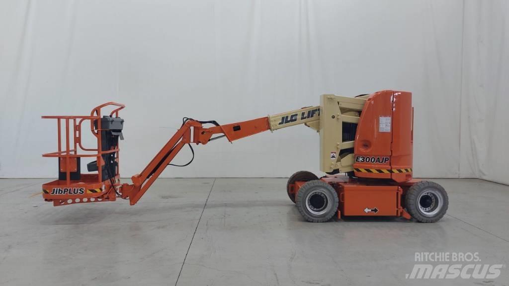 JLG E300AJP Articulated boom lifts
