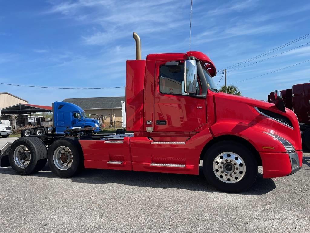 Volvo VNL64T300 Prime Movers