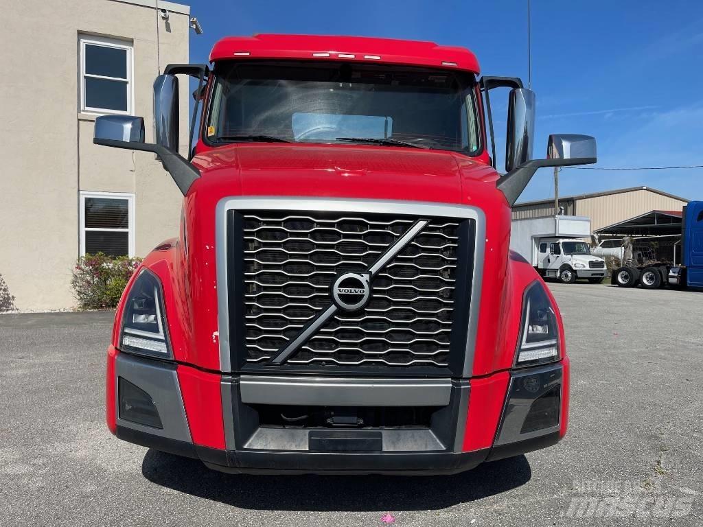 Volvo VNL64T300 Prime Movers