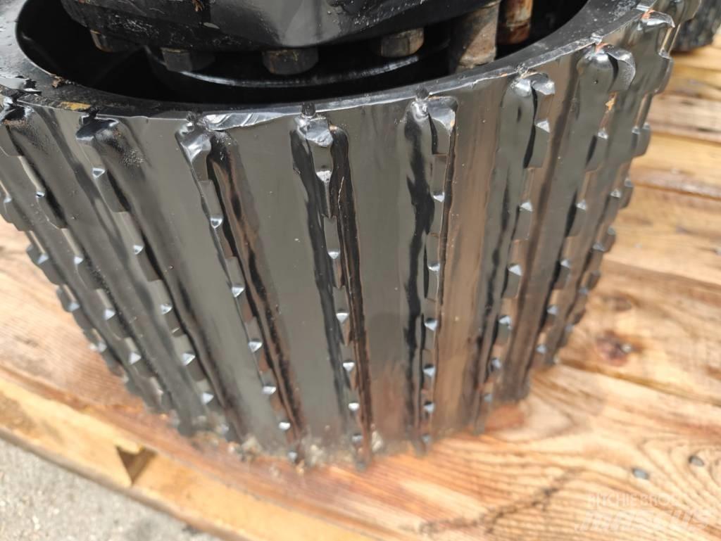 Komatsu 360.2 Harvester heads