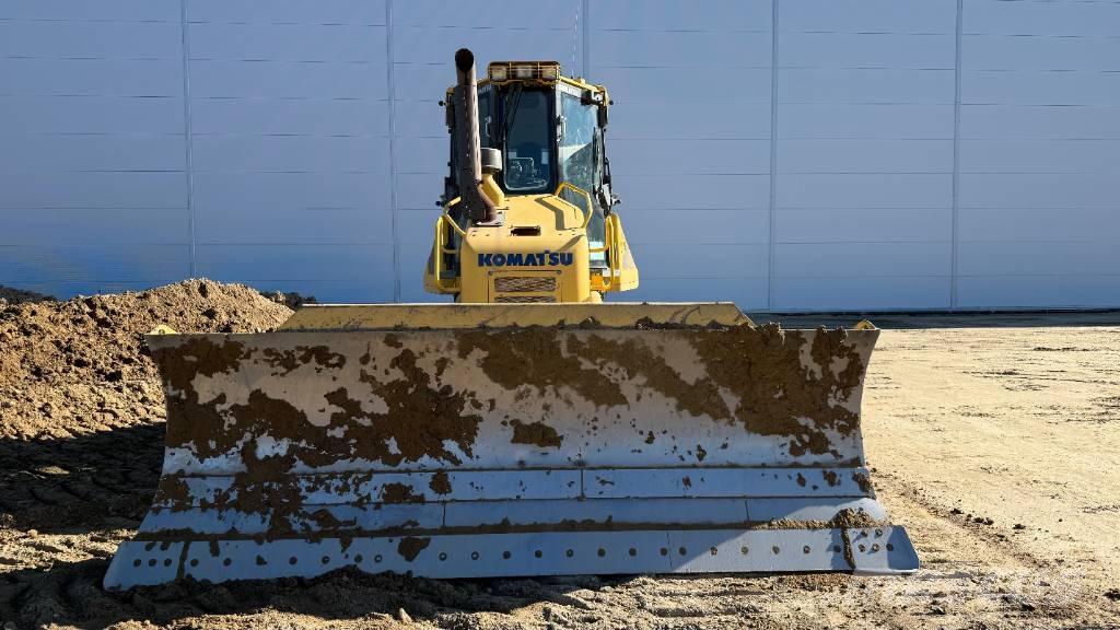 Komatsu D 61 PXI-23 Crawler dozers