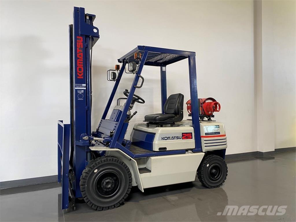 Komatsu FG25T-11E LPG trucks