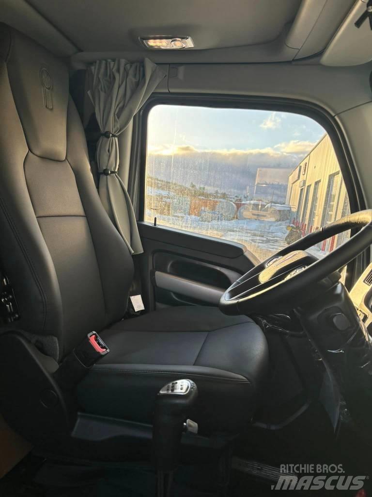 Kenworth T 880 Prime Movers