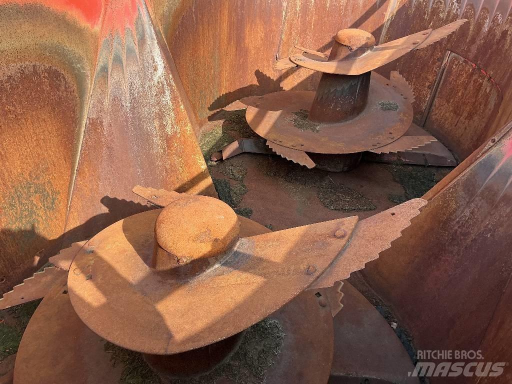 Kuhn EuroMix I Feed mixer