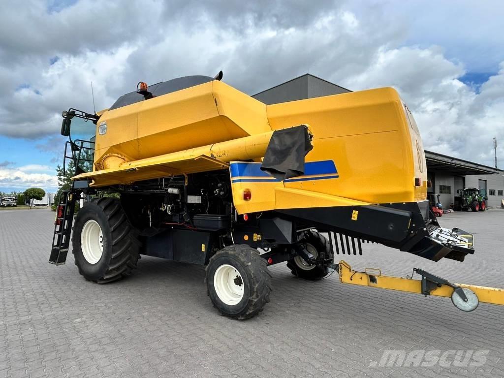 New Holland TC 5.80 Combine harvesters