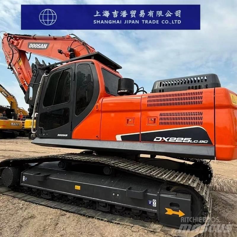 Doosan DX 225 Crawler excavators