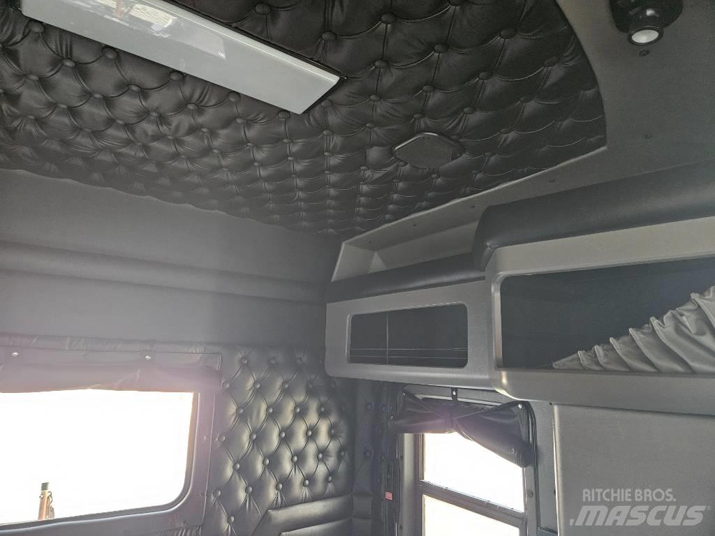 Kenworth W 900 Prime Movers