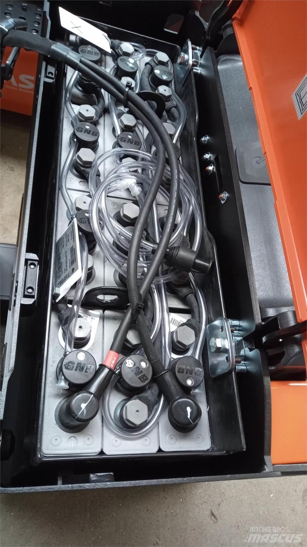 Toyota LPE200B Low lifter