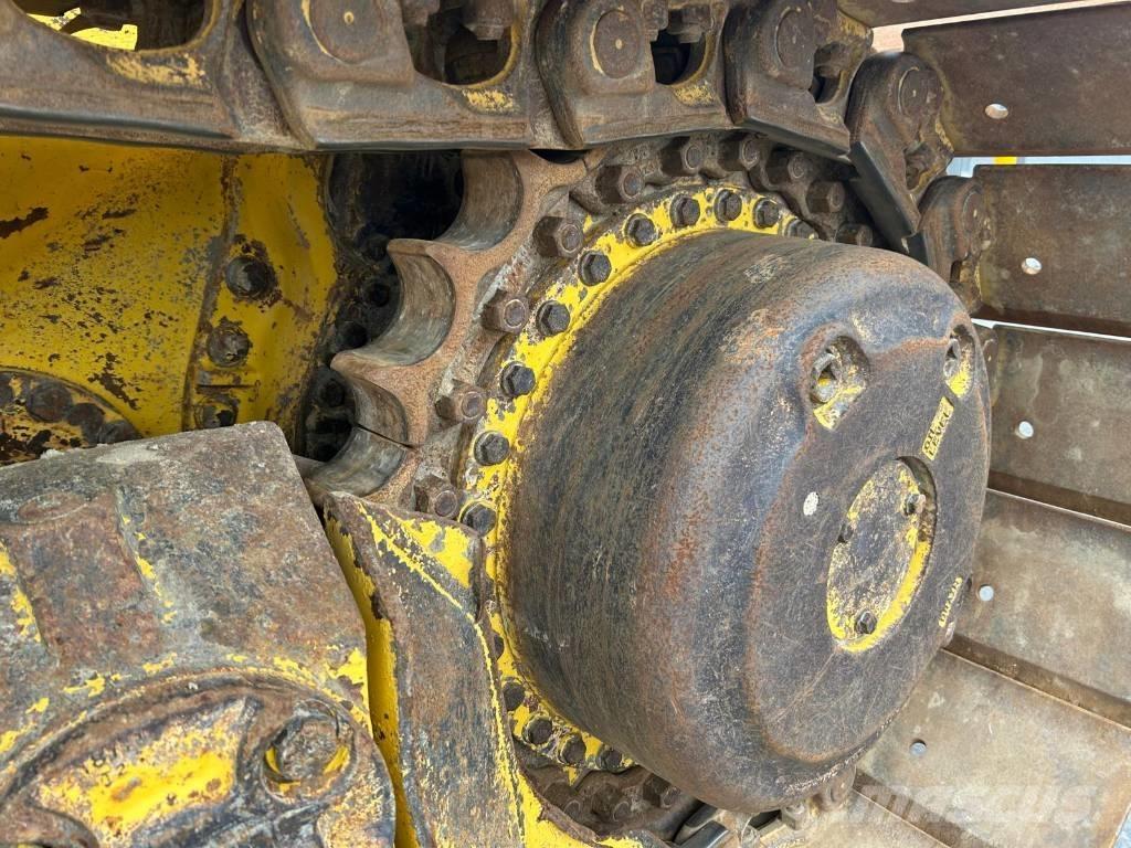 Komatsu D 65 WX-18 Crawler dozers
