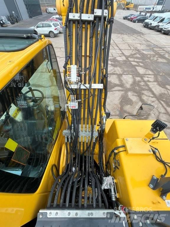 Komatsu PW160-11 Wheeled excavators