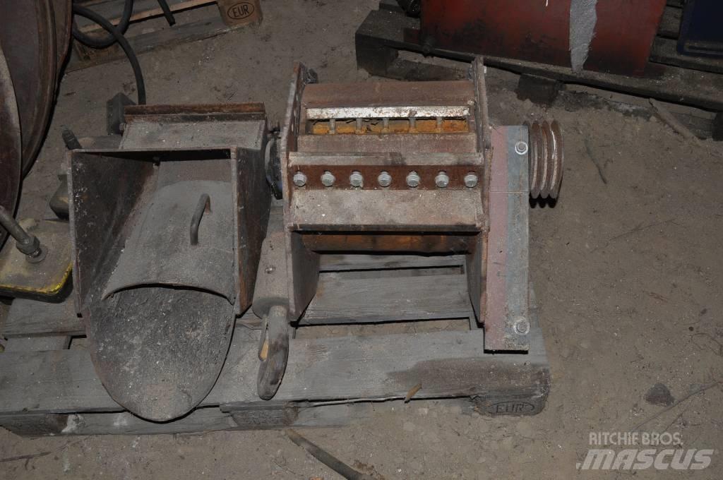 Rębak taśmowy Wood splitters and cutters