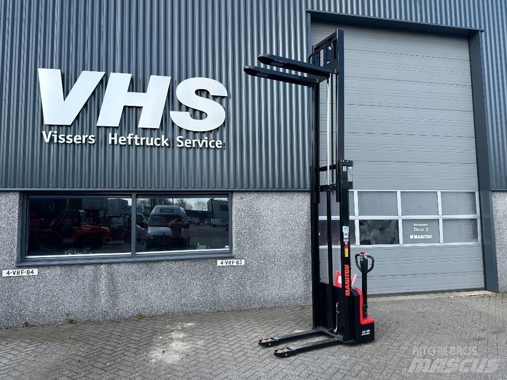Manitou ES 112 Easy Pedestrian stacker