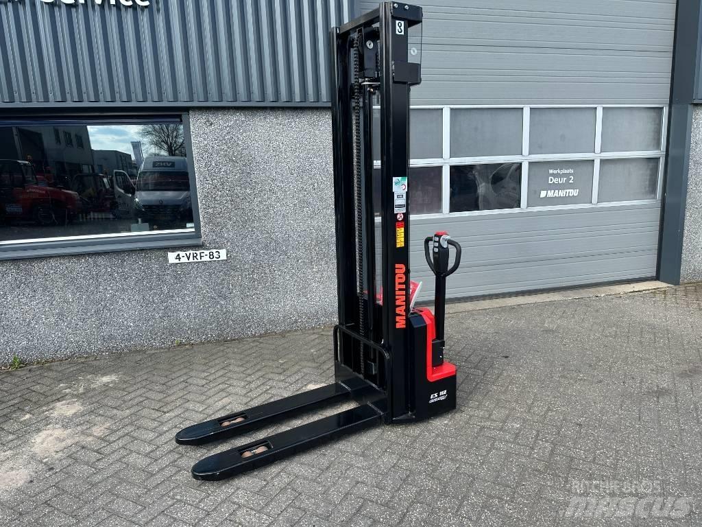 Manitou ES 112 Easy Pedestrian stacker