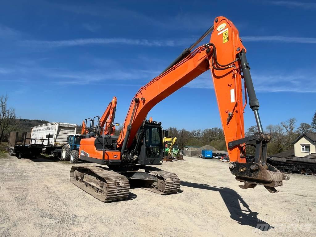 Doosan DX 225 Crawler excavators