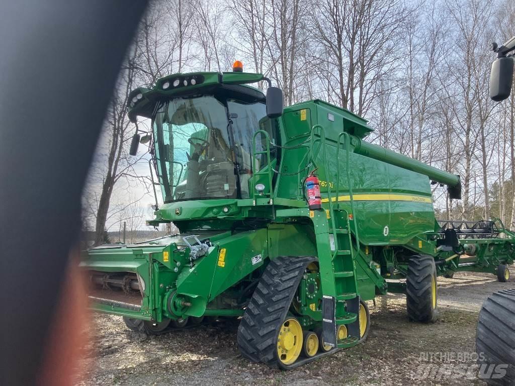 John Deere 670i Combine harvesters