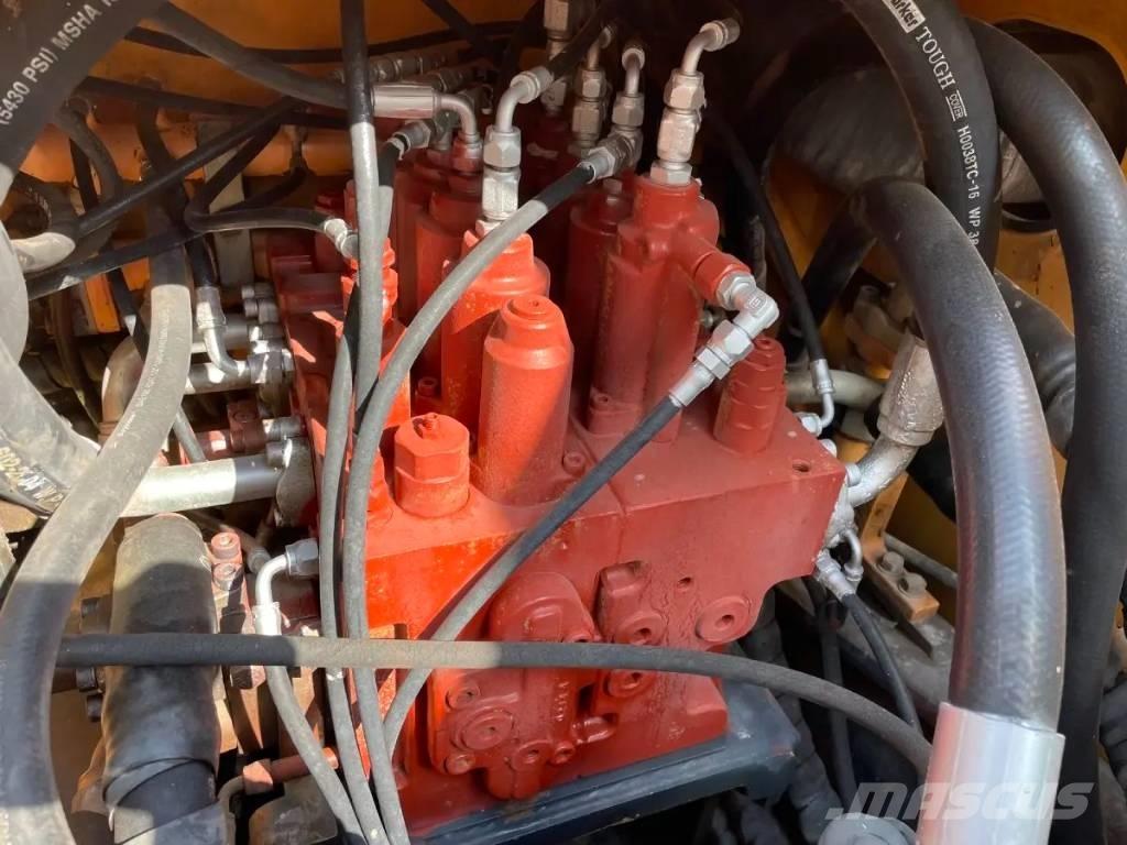 Hyundai R210W-9 Wheeled excavators