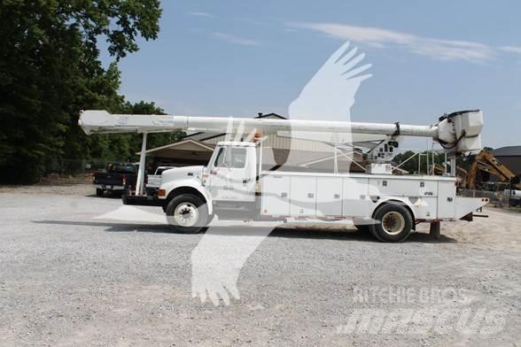 Altec AM900 Truck mounted platforms