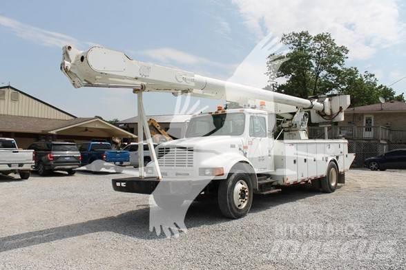 Altec AM900 Truck mounted platforms