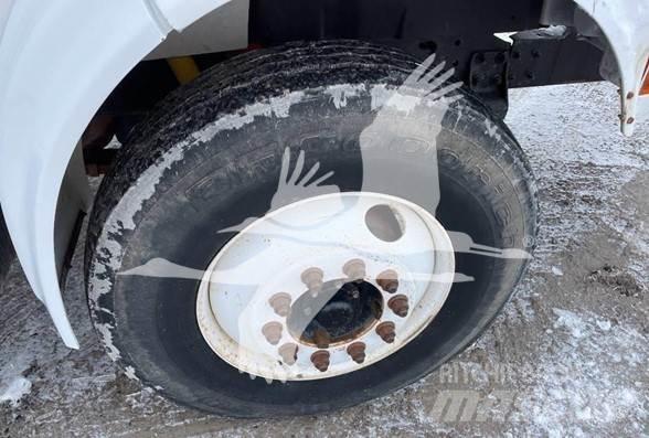 Altec AM900 Truck mounted platforms