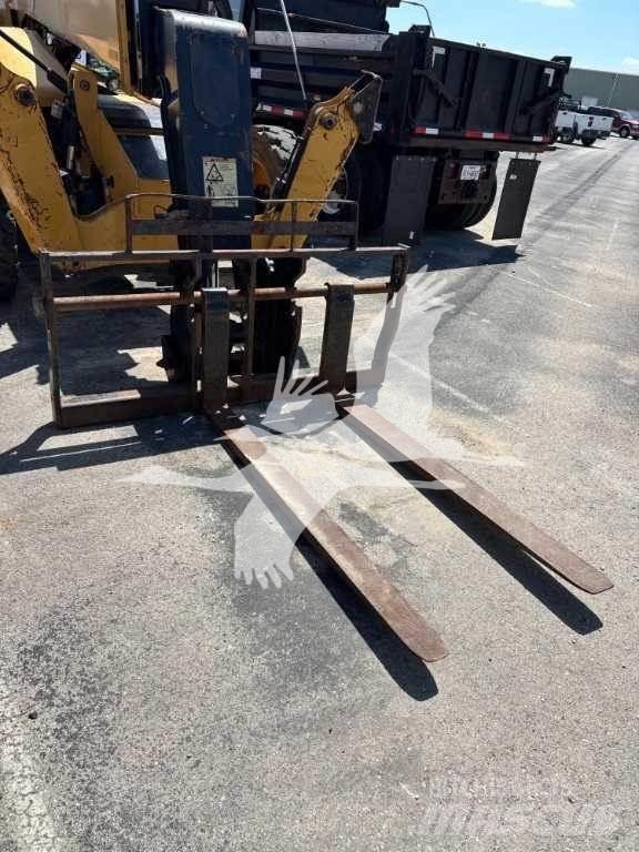 CAT TL943D Telescopic handlers