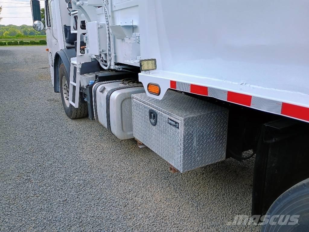 Mack LEU Waste trucks