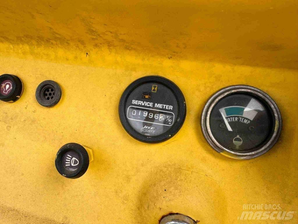 Komatsu D 21 P-5 Crawler dozers