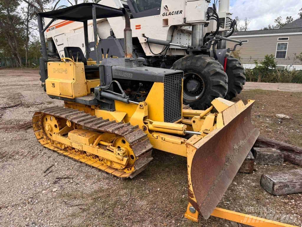 Komatsu D 21 P-5 Crawler dozers