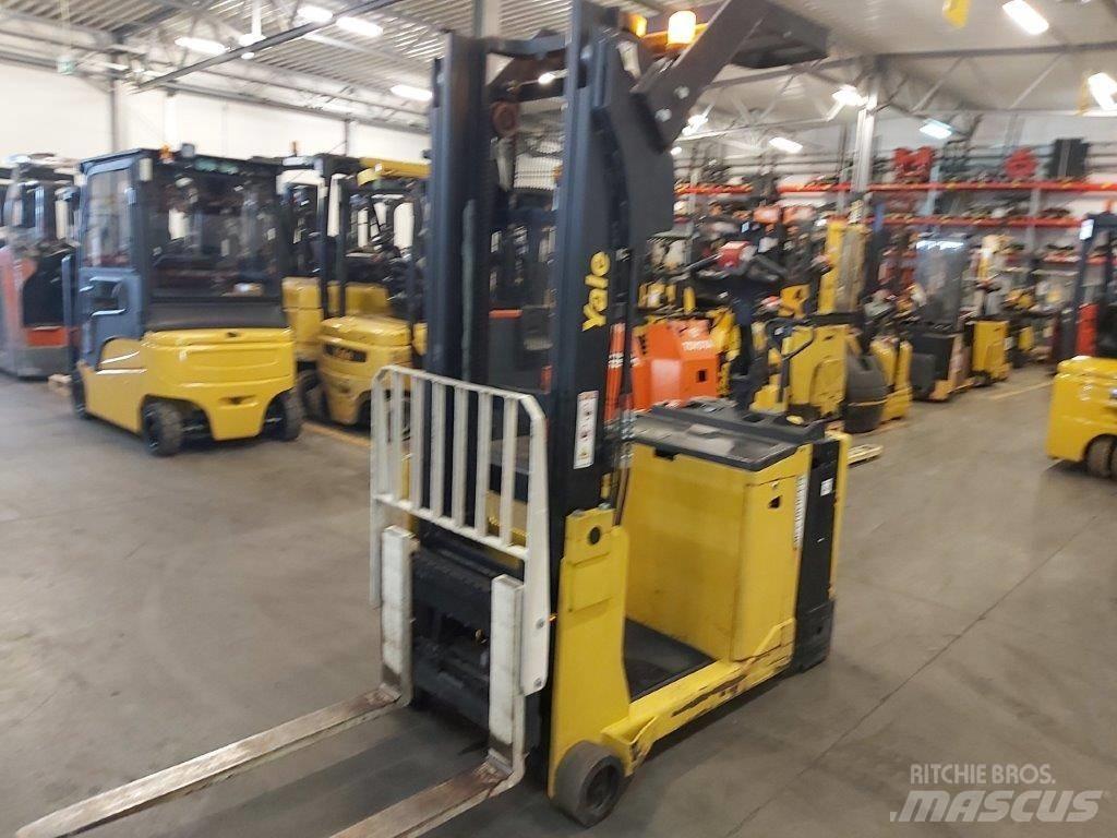 Yale MC10 Pedestrian stacker