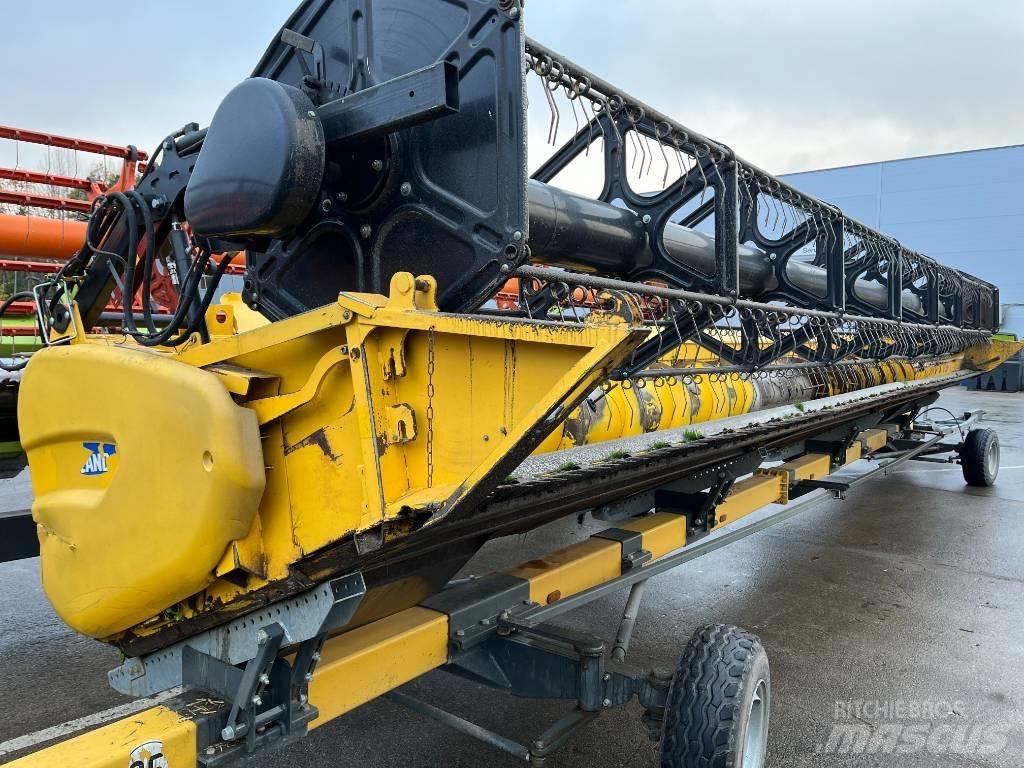New Holland CR 9.90 Combine harvesters