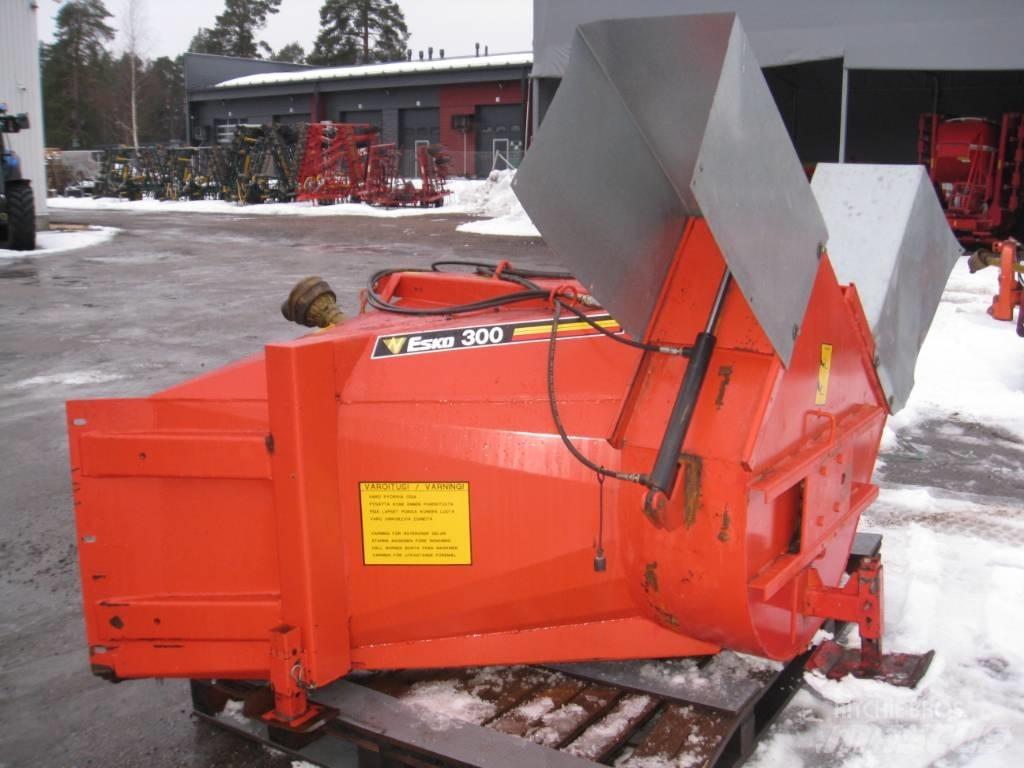 Esko LL300 Snow throwers