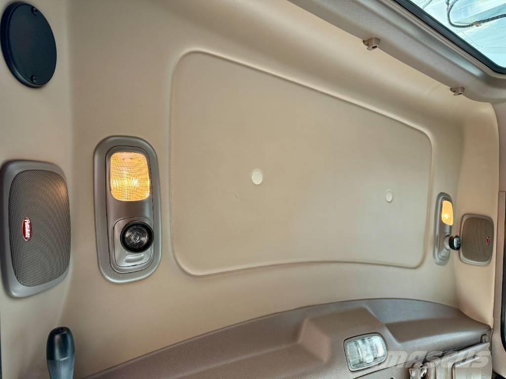 Peterbilt 389 Prime Movers