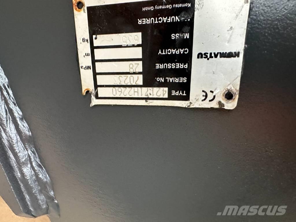 Komatsu WA 475-10E0 Quick connectors