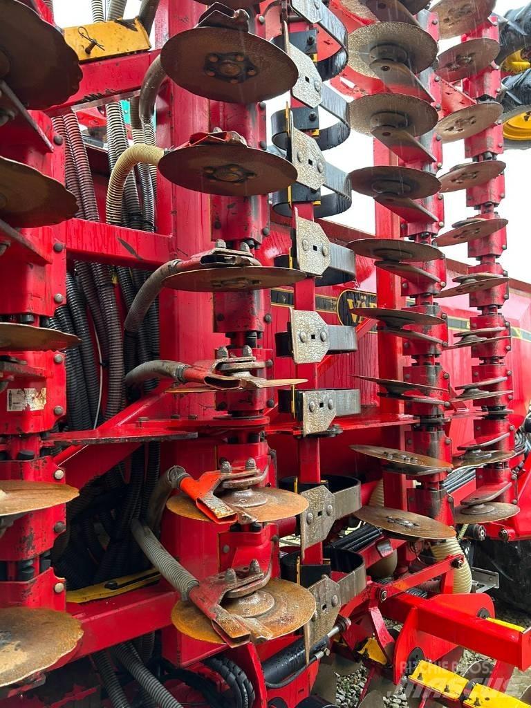 Väderstad Rapid800 Combination drills
