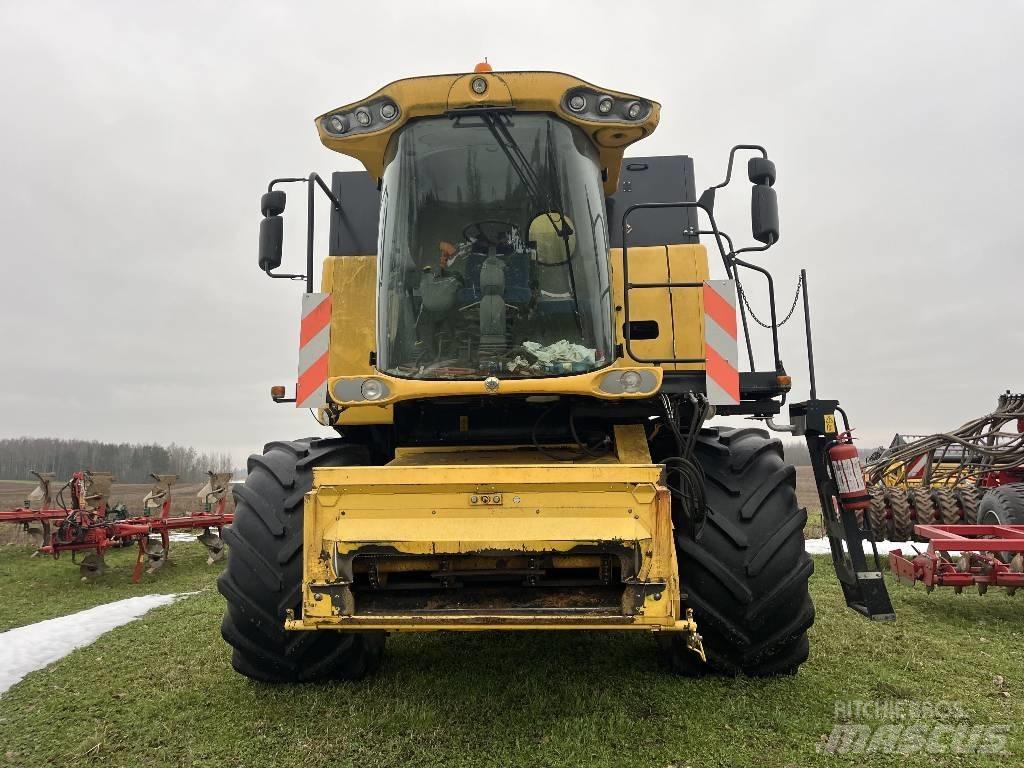 New Holland CSX 7070 Combine harvesters