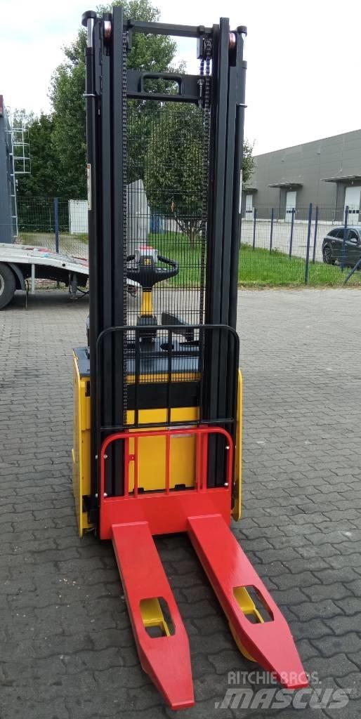 Hyster S1.5S Pedestrian stacker