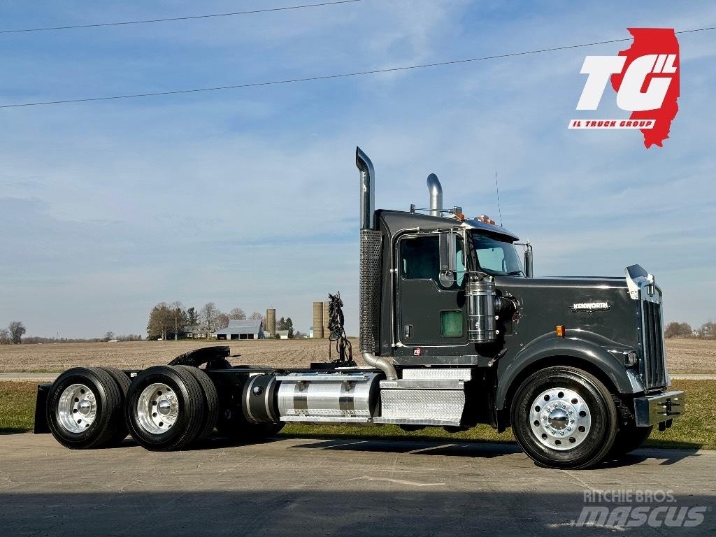 Kenworth W900 Prime Movers