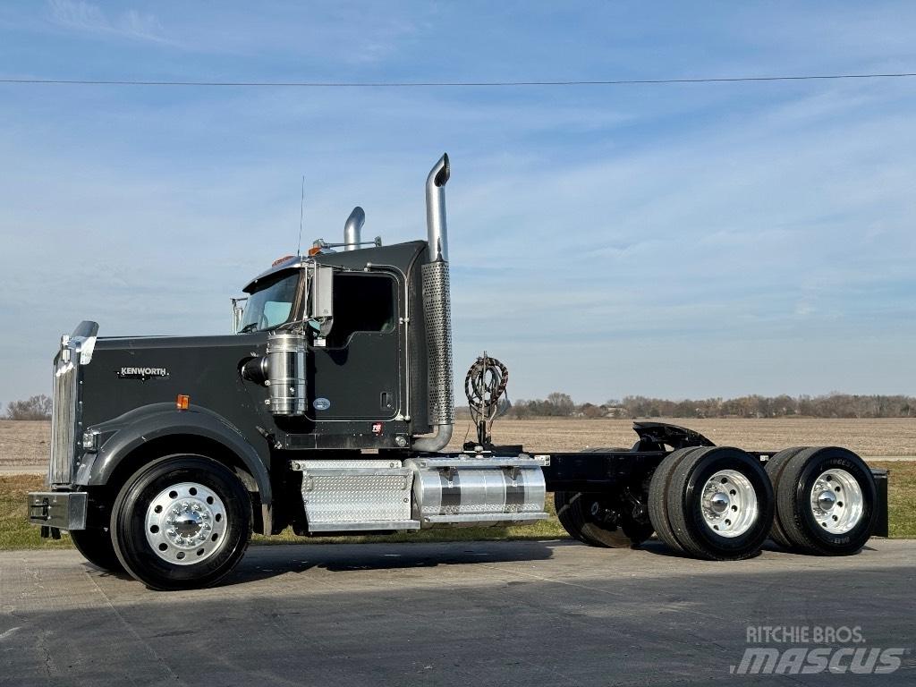 Kenworth W900 Prime Movers