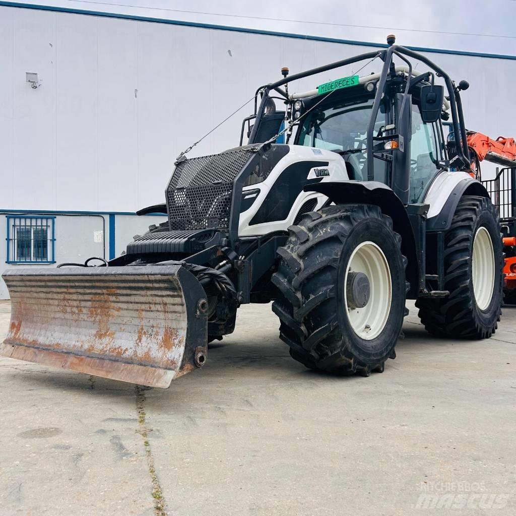 Valtra T 174 Tractors