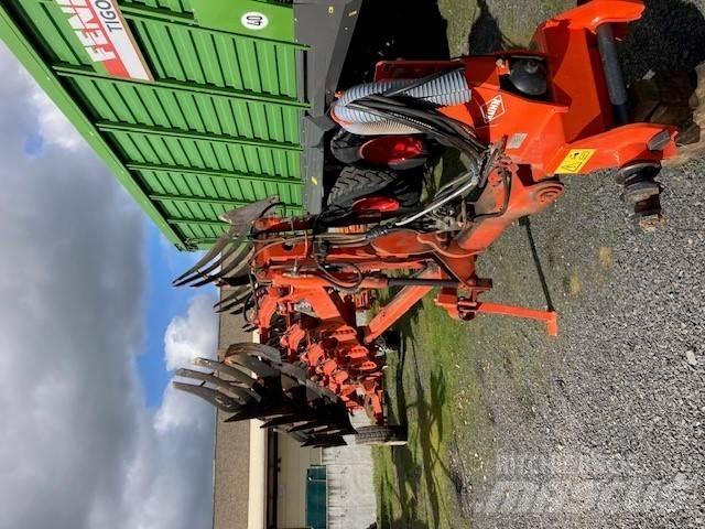 Kuhn Vari-Master Plows
