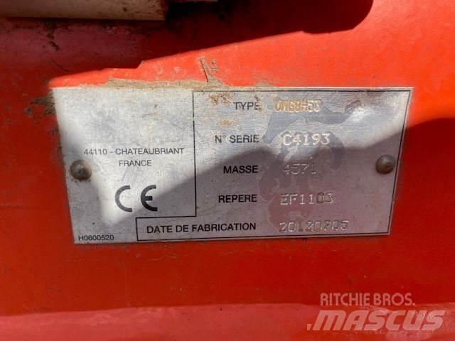 Kuhn Vari-Master Plows
