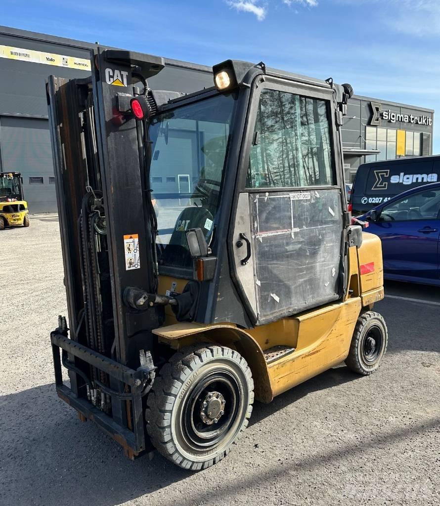 CAT DP 25 K Diesel trucks