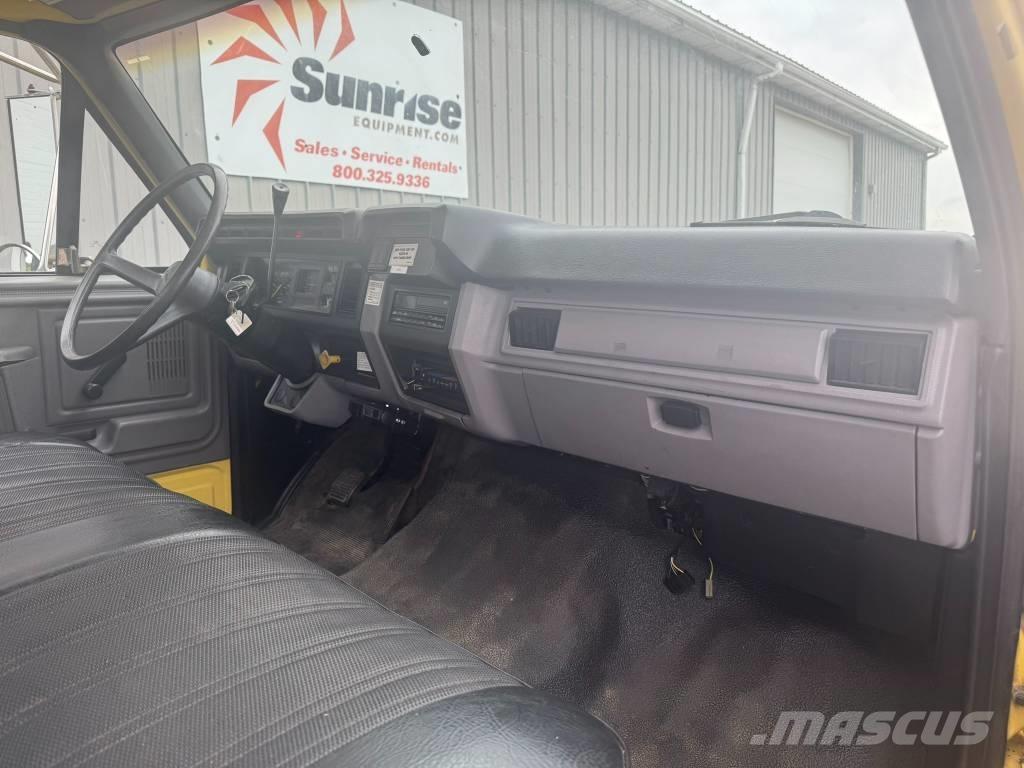 Ford F 700 Flatbed / Dropside trucks