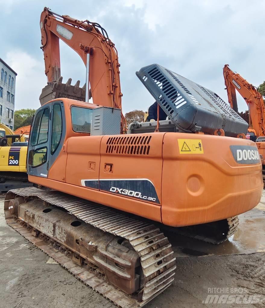 Doosan DX 300 LC Crawler excavators