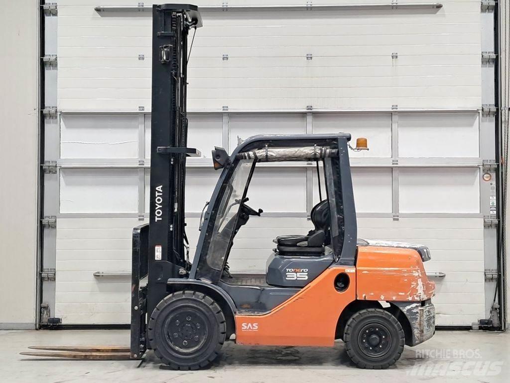 Toyota 02-8FDJF35 Diesel trucks