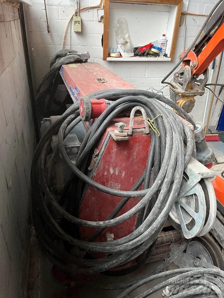 Hilti DSW 3018 E Rock and Concrete Saws
