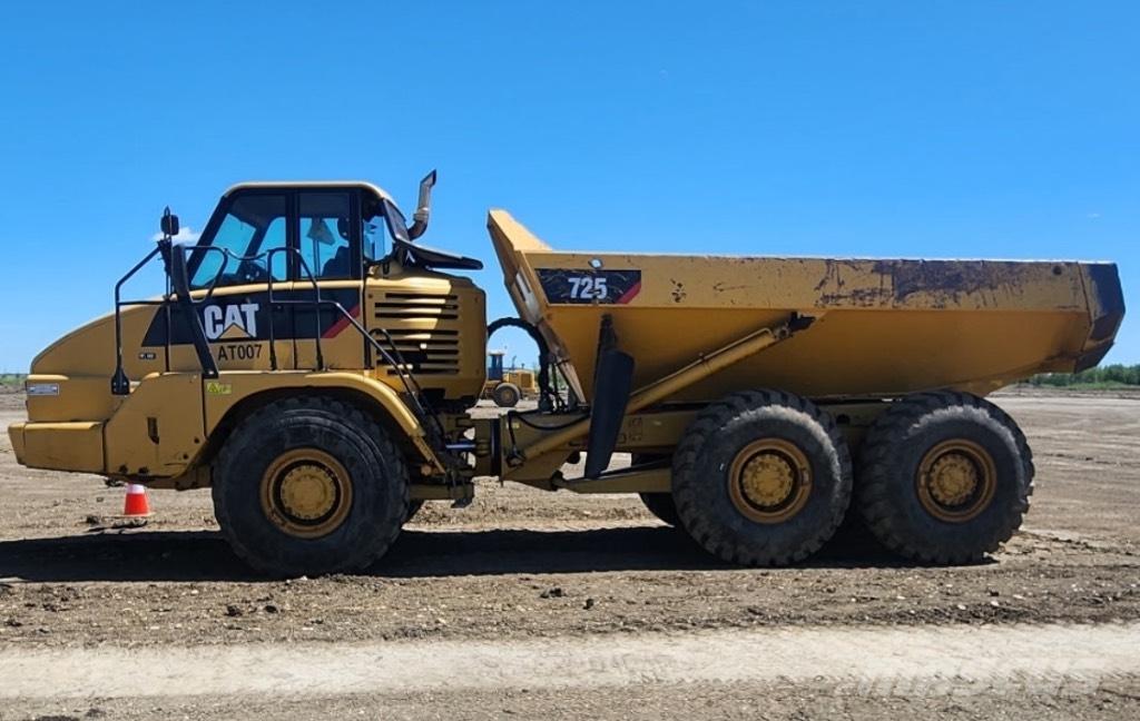 CAT 725 Articulated Haulers