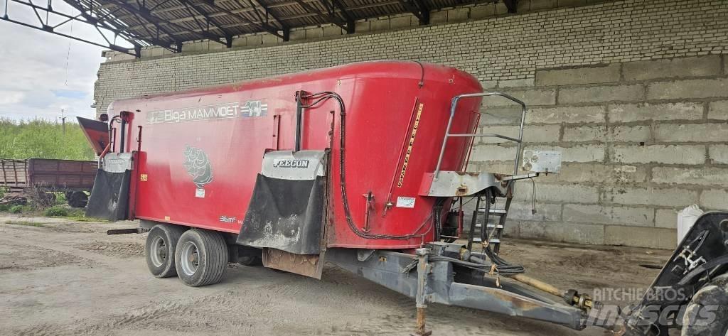 Peecon Mammoet Feed mixer